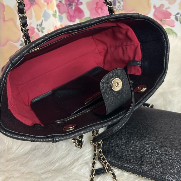 💯Authentic Chanel Quilted Shopping Bag PM Size- Good As New 🍀 - Picture 12 of 17